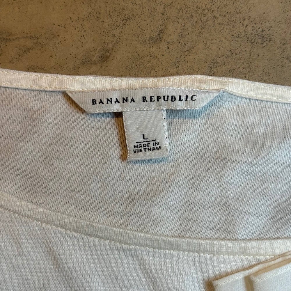 Banana Republic Cream Long Sleeve Top with Ruffle Detail Size L - Picture 5 of 10